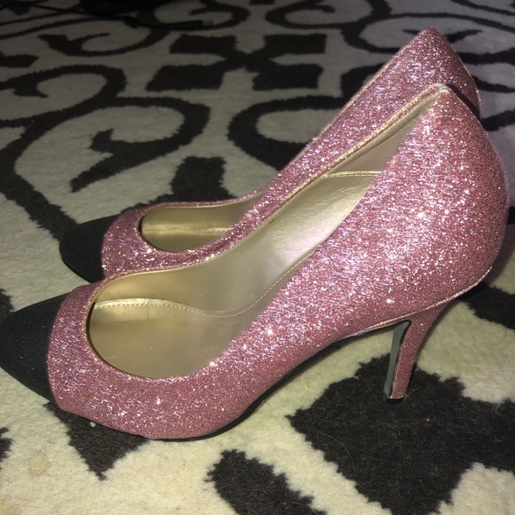 Town of shoes sparkling heels - Picture 3 of 3